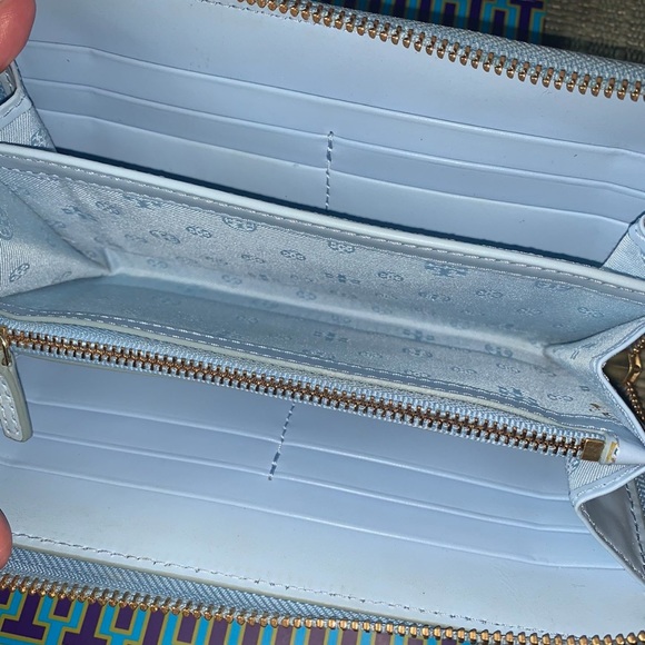 Tory Burch T Block Wallet - Picture 4 of 8